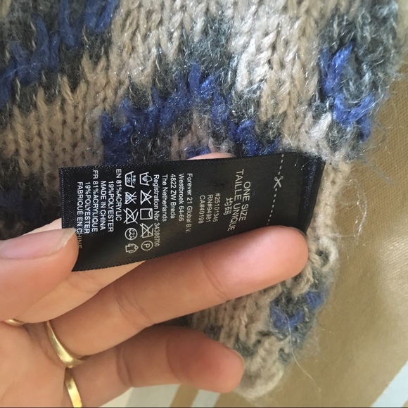 Rainbow knit Forever 21 scarf - Picture 3 of 4